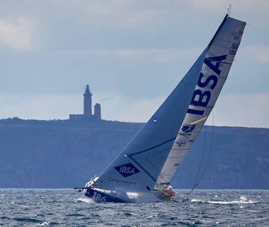 Alberto Bona et le Class40 IBSA franchissent la ligne d’arrivée de la Transat Québec - Saint-Malo en sixième position.